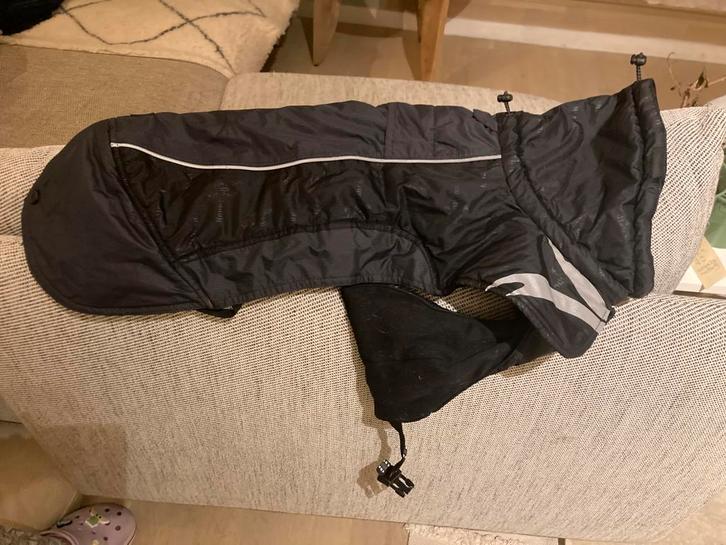 Hondenjas Hurtta maat 40, Dieren en Toebehoren, Hondenkleding, Zo goed als nieuw, Hondenjas, Ophalen