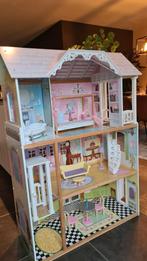 Houten Barbiehuis Kidkraft Kaylee met echte lift en meubels, Enfants & Bébés, Comme neuf, Enlèvement