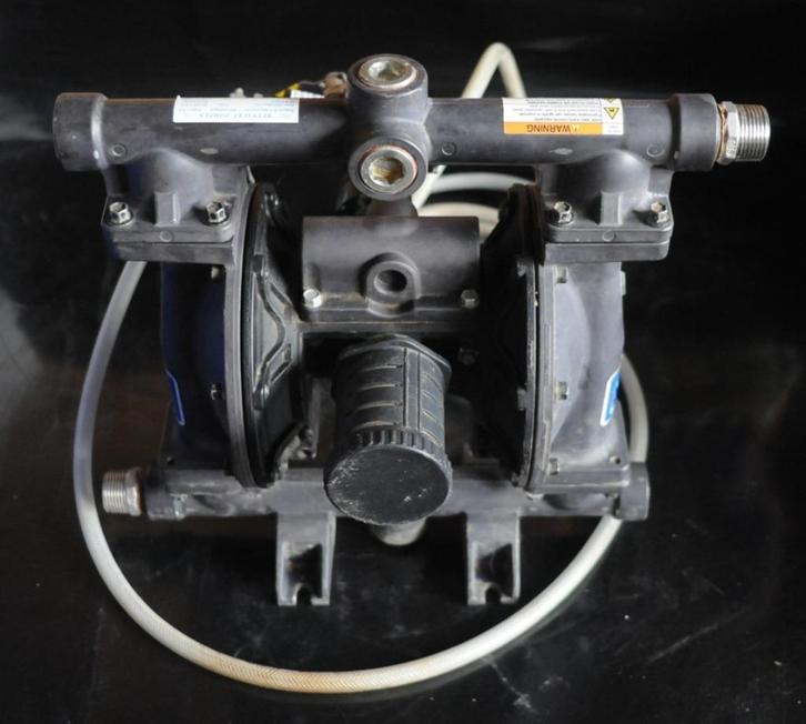 Husky 1050 membraanpomp met stijgbuis voor vat, Doe-het-zelf en Bouw, Compressors, Gebruikt, Ophalen