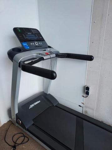 Life fitness T3 treadmill + extra nieuw looptapijt beschikbaar voor biedingen