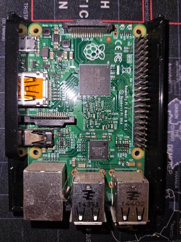 Raspberry pi 2 model b met case, lader en 32gb card