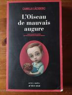 Camilla Läckberg L'oiseau de mauvaise augure, Boeken, Detectives, Ophalen of Verzenden, Zo goed als nieuw