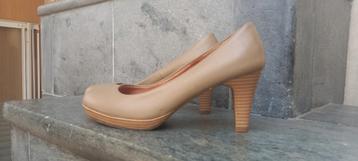 Lederen beige pumps Mt 38 beschikbaar voor biedingen