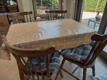 Eiken keukentafel(120×80cm)+4 stoelen en kussens beschikbaar voor biedingen
