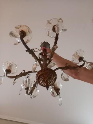 Leuke kroonluchter met kristallen beschikbaar voor biedingen
