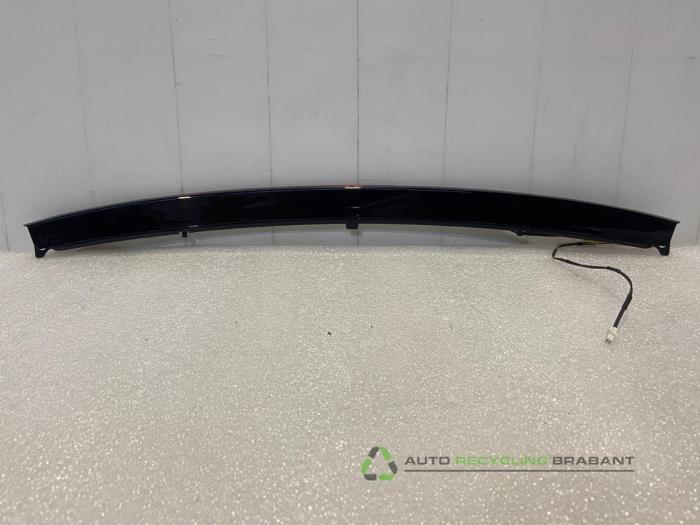 Feu de freinage supplémentaire centre d'un Tesla Model X, Autos : Pièces & Accessoires, Éclairage, Autres marques automobiles