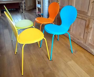 Set van 4 kleurrijke stoelen 