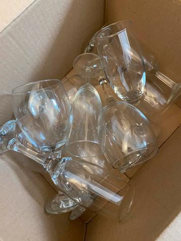 Bier en wijnglazen beschikbaar voor biedingen