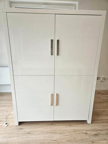 Armoire blanche