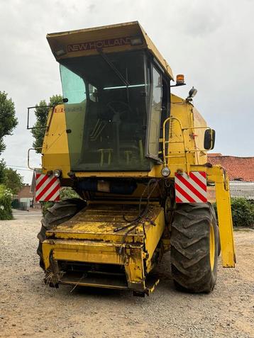 Gevraagd New Holland Maaidorser, Zakelijke goederen, Ophalen of Verzenden, Akkerbouw
