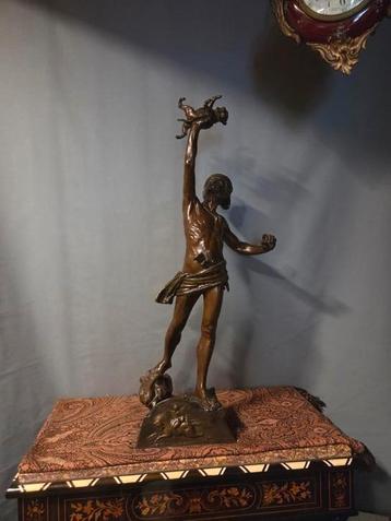 Belle statue en bronze antique d'un chasseur, Enlèvement, Bronze