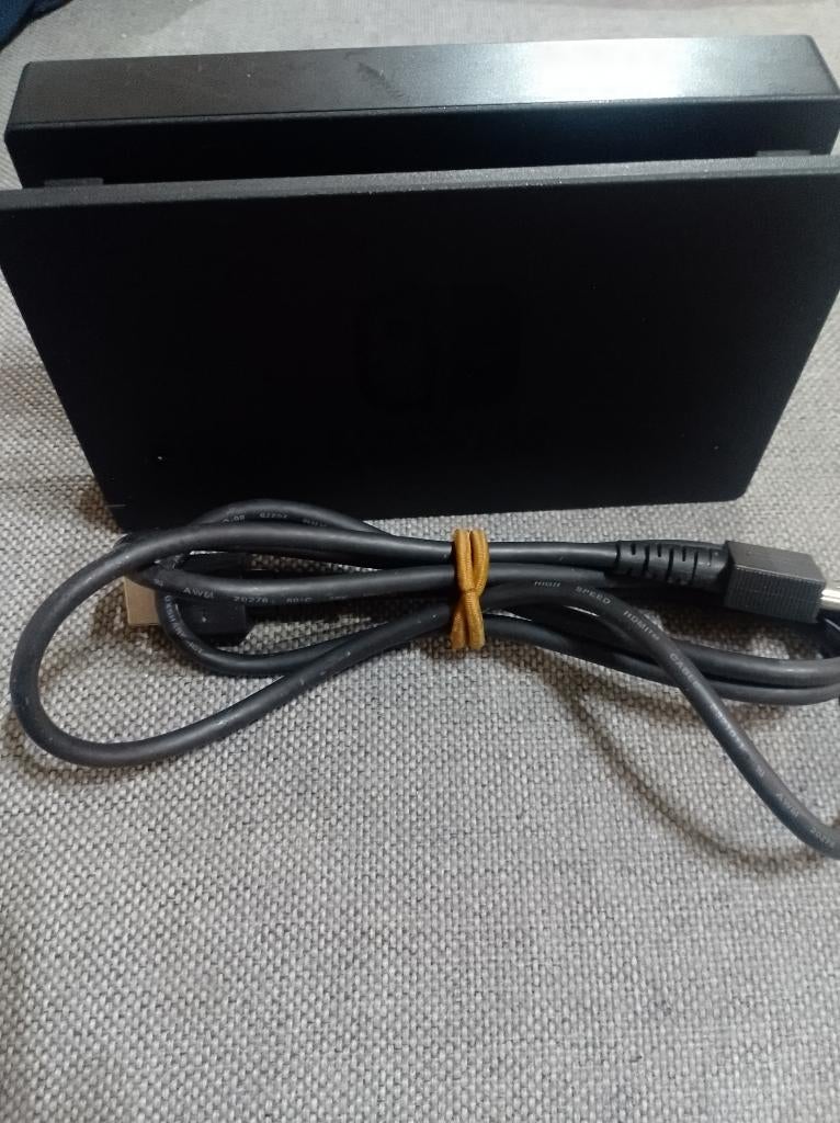 Dock station Nintendo Switch, Ophalen of Verzenden, Zo goed als nieuw, Switch, Oplader of Kabel