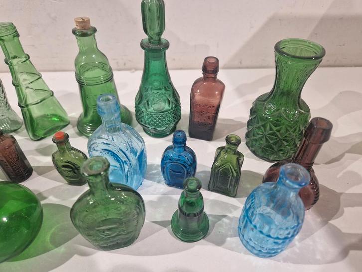 Set van 18 miniatuur mini empoli glas design  flesje karaf, Antiek en Kunst, Antiek | Glaswerk en Kristal, Ophalen of Verzenden