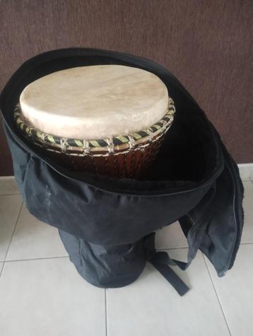 Djembe met draagtas beschikbaar voor biedingen