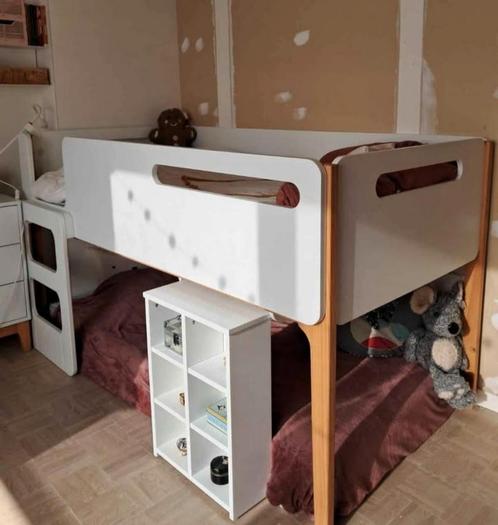 Hoogslaper met uitschuifbare lade/kastje en 2 matrassen, Kinderen en Baby's, Kinderkamer | Stapelbedden en Hoogslapers, Zo goed als nieuw