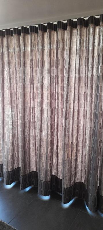 Overgordijn beschikbaar voor biedingen