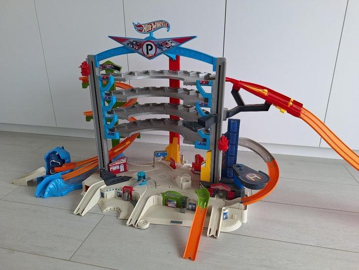 Garage géant pour voitures Hot Wheels, Enfants & Bébés, Jouets | Circuits, Comme neuf, Pièces, Autre propulsion, Hot Wheels, Avec looping
