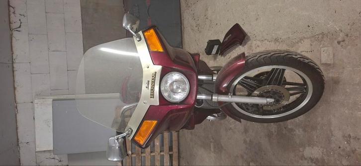 Honda silverwing gl500 bj1982, Motoren, Motoren | Oldtimers, 12 t/m 35 kW, 2 cilinders, ABS, Handvatverwarming, Ophalen