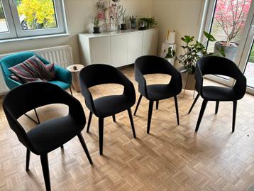 Chaises en feutre beschikbaar voor biedingen