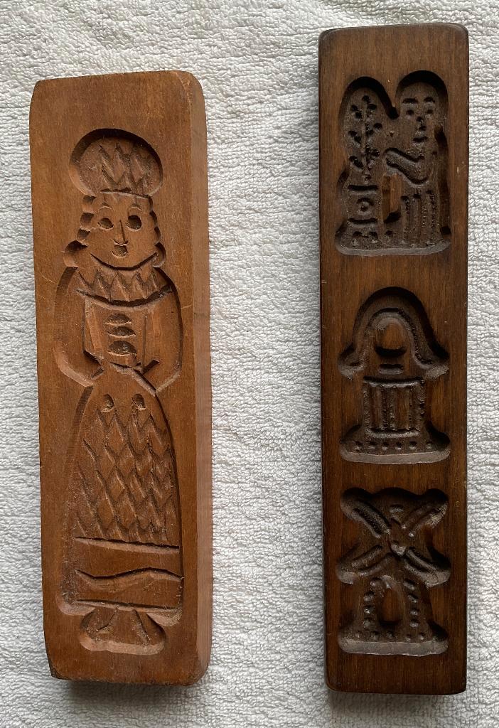 2 speculaasplankjes verschillende hand gestoken bakvormpjes, Antiek en Kunst, Antiek | Keukengerei, Ophalen