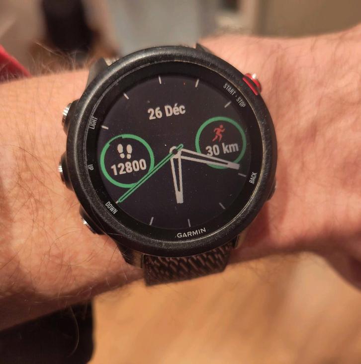 Montre GPS Garmin forerunner 245 music - très bon état, Bijoux, Sacs & Beauté, Montres de sport, Utilisé, GPS, Enlèvement ou Envoi