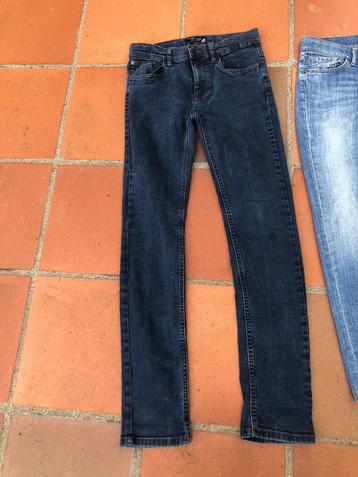  jeans 2 piéces trés bon etat beschikbaar voor biedingen