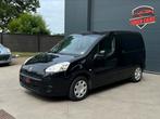 Peugeot Partner 1.6HDi Airco Navigatie 3Zits Trekhaak Parks., 4 cilinders, Zwart, Bedrijf, https://public.car-pass.be/vhr/80d3755e-985d-4954-8ce6-54cfd9e19119