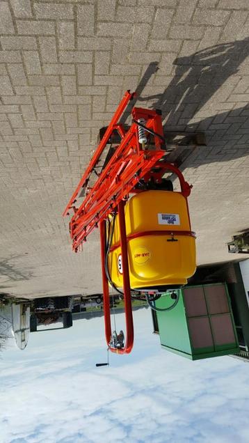 Jarmet veldspuit 1000 ltr met 12 mtr sproeiboom beschikbaar voor biedingen