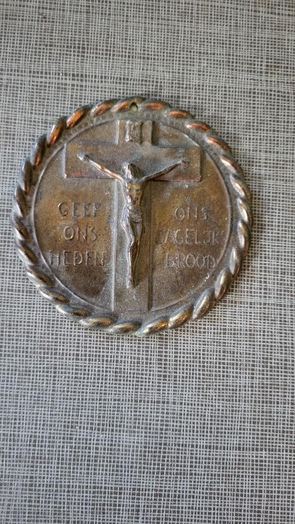 Religieuze medaille – Christus aan het kruis, Verzamelen, Religie, Ophalen