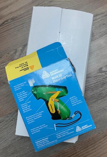 Prijskaart hogesnelheidspistool kledinglabels beschikbaar voor biedingen