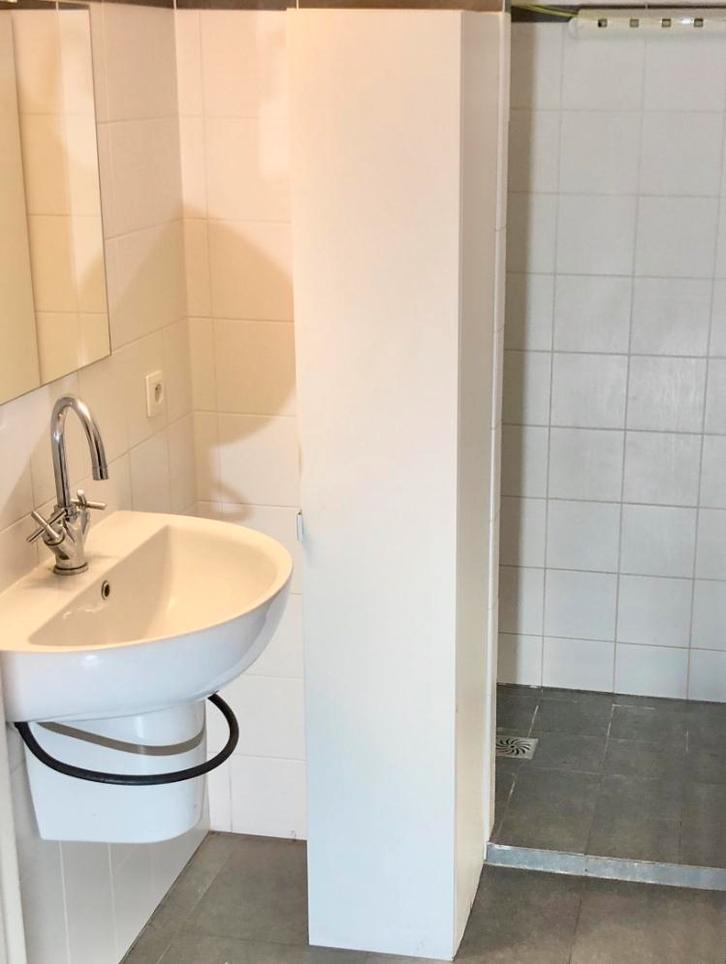 IKEA HAVBÄCK witte badkamerzuil, Huis en Inrichting, Badkamer | Badkamermeubels, Zo goed als nieuw, (Half)hoge kast, 150 tot 200 cm