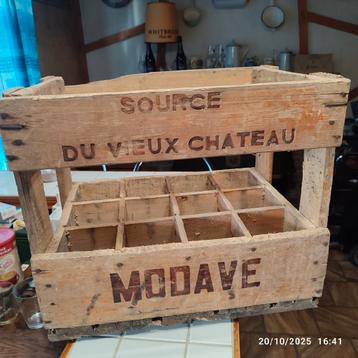 Oude houten kist en 9 flessen MODAVE. beschikbaar voor biedingen