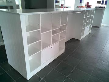 winkel interieur inrichting - toonkast lengte 457 cm beschikbaar voor biedingen