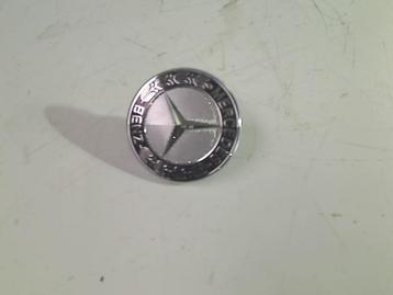 EMBLEEM Mercedes-Benz E (W212) (A2128170316) beschikbaar voor biedingen