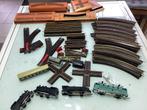 Train à remonter.lot de 4 Locos jouef +wagons + rails., Ophalen, Rails, Jouef