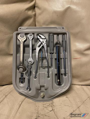 Bmw E30 gereedschapset onboard M40 3-serie m42 m20 3-serie beschikbaar voor biedingen