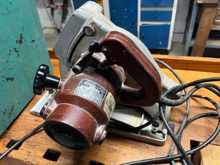 HOLZER HKU-750 professionele invalcirkelzaag, Doe-het-zelf en Bouw, Gereedschap | Zaagmachines, Gebruikt, Cirkelzaag, 1200 watt of meer