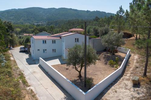 Geheel gerenoveerde woning met terras en tuin rustig gelegen, Immo, Étranger, Portugal, Maison d'habitation, Village