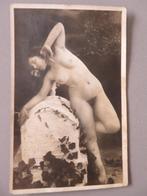 oude foto postkaart artistiek naakt buiten, Verzamelen, Verzenden, Foto, Zo goed als nieuw, Voor 1940