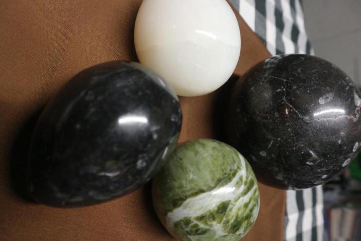 EIERSET EN STENEN BAL (4), Verzamelen, Mineralen en Fossielen, Ophalen of Verzenden
