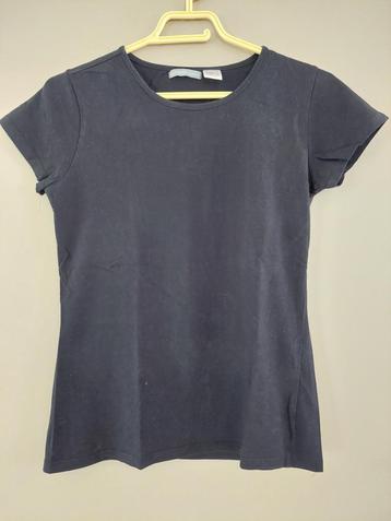 Zwart T-shirt beschikbaar voor biedingen