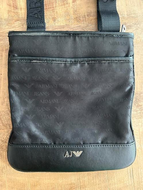 Armani Jeans boekentas, Handtassen en Accessoires, Tassen | Schoudertassen, Gebruikt, Overige merken, Zwart, Leer, Verzenden