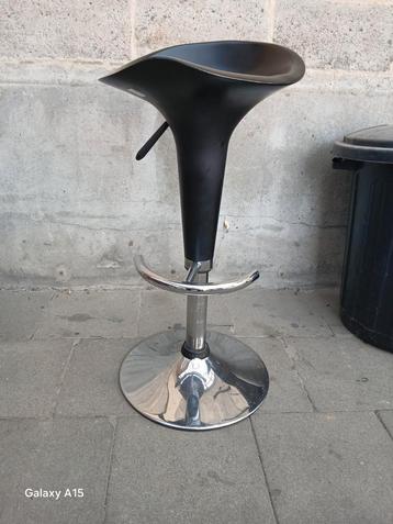 Mooie barkruk  beschikbaar voor biedingen