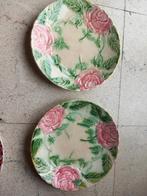 2 Barbotine borden met rozen., Antiek en Kunst, Ophalen of Verzenden