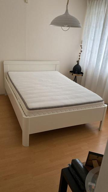 Nieuw bed 1.40 en matras incl. Lattenbodem (niet electrisch)