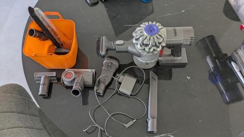 Dyson V6 Trigger, Elektronische apparatuur, Stofzuigers, Zo goed als nieuw, Kruimeldief, 1600 tot 2000 watt, Reservoir, Ophalen