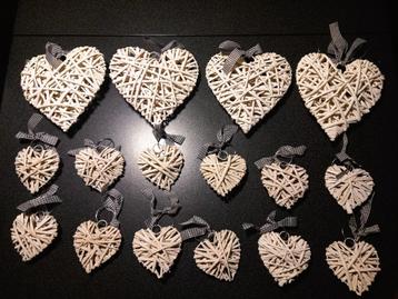 Houten harten  beschikbaar voor biedingen