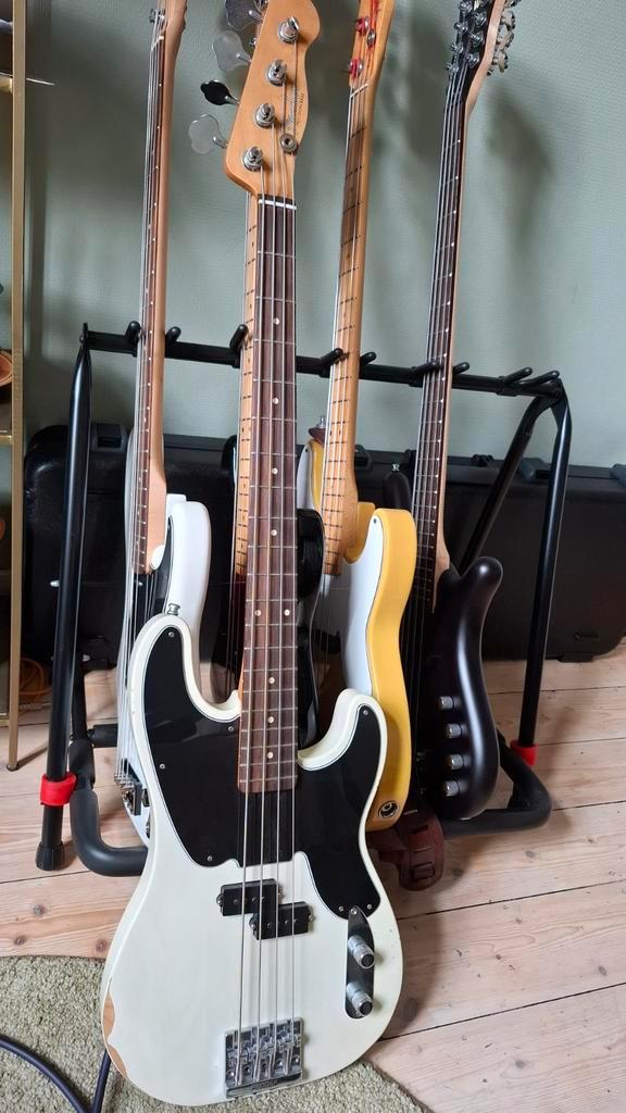 Fender Mike Dirnt basgitaar, Muziek en Instrumenten, Snaarinstrumenten | Gitaren | Elektrisch, Fender, Ophalen