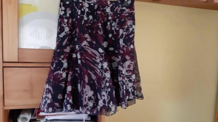 Flatterend zacht zijden rokje Melvin burgundy 36 nieuw, Kleding | Dames, Rokken, Nieuw, Maat 36 (S), Paars, Boven de knie, Ophalen of Verzenden