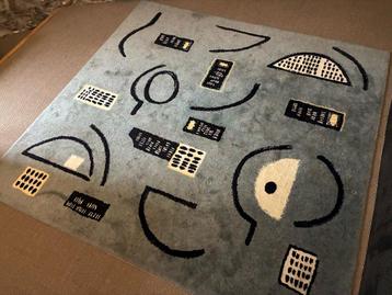Wollen tapijt 2x2m abstract patroon beschikbaar voor biedingen